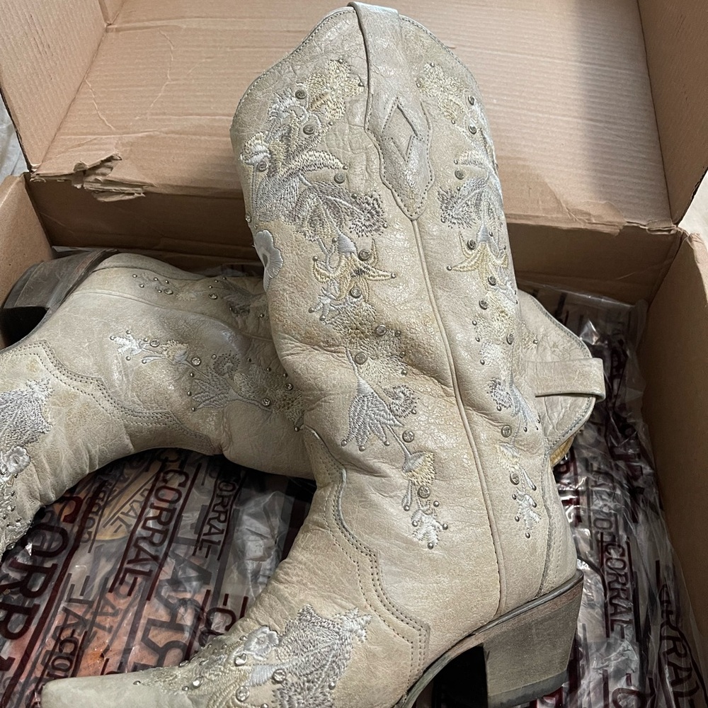 Corral Women's Embroidered Cowgirl Boots